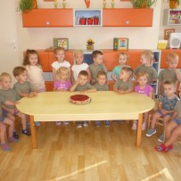 2. odd. první rozlučka s jesličkami, s dortíkem a hudbou