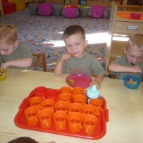 2. odd. první rozlučka s jesličkami, s dortíkem a hudbou