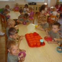 2. odd. první rozlučka s jesličkami, s dortíkem a hudbou