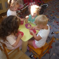 2. odd. první rozlučka s jesličkami, s dortíkem a hudbou