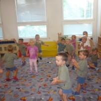 2. odd. první rozlučka s jesličkami, s dortíkem a hudbou