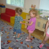 2. odd. první rozlučka s jesličkami, s dortíkem a hudbou