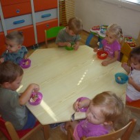 2. odd. první rozlučka s jesličkami, s dortíkem a hudbou