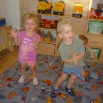 2. odd. první rozlučka s jesličkami, s dortíkem a hudbou