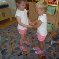 2. odd. první rozlučka s jesličkami, s dortíkem a hudbou