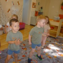 2. odd. první rozlučka s jesličkami, s dortíkem a hudbou