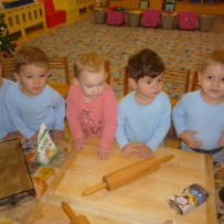 2. oddělení  - pečení vánočního cukroví