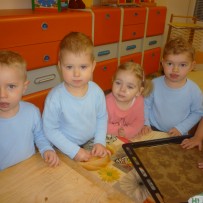 2. oddělení  - pečení vánočního cukroví