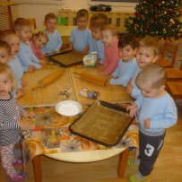 2. oddělení  - pečení vánočního cukroví