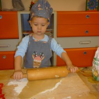 2. oddělení  - pečení vánočního cukroví