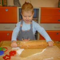 2. oddělení  - pečení vánočního cukroví