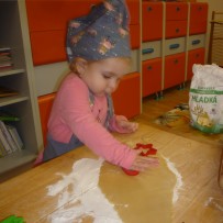 2. oddělení  - pečení vánočního cukroví