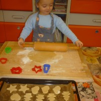 2. oddělení  - pečení vánočního cukroví