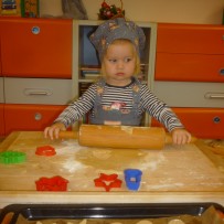 2. oddělení  - pečení vánočního cukroví