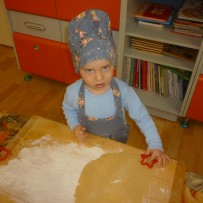 2. oddělení  - pečení vánočního cukroví