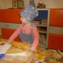 2. oddělení  - pečení vánočního cukroví