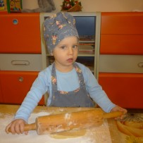 2. oddělení  - pečení vánočního cukroví