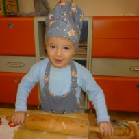 2. oddělení  - pečení vánočního cukroví