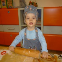 2. oddělení  - pečení vánočního cukroví