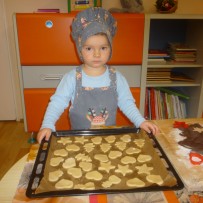 2. oddělení  - pečení vánočního cukroví