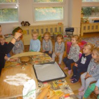 2. oddělení  -pečeme perníčky na karneval