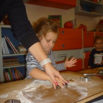 2. oddělení  -pečeme perníčky na karneval