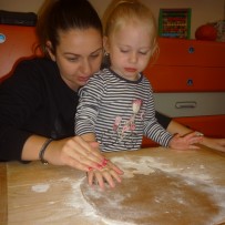 2. oddělení  -pečeme perníčky na karneval