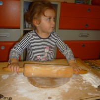 2. oddělení  -pečeme perníčky na karneval