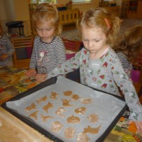 2. oddělení  -pečeme perníčky na karneval