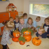 2. oddělení  -pečeme perníčky na karneval