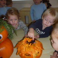 2. oddělení  -pečeme perníčky na karneval