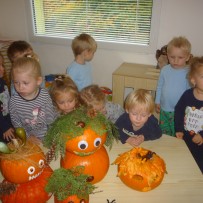 2. oddělení  -pečeme perníčky na karneval