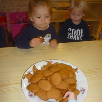 2. oddělení  -pečeme perníčky na karneval