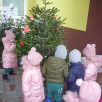 2. odd. Zdobíme stromeček a užíváme sněhu