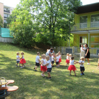 2.odd. Vystoupení pro rodiče na zahradě