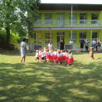2.odd. Vystoupení pro rodiče na zahradě