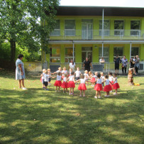 2.odd. Vystoupení pro rodiče na zahradě