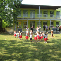 2.odd. Vystoupení pro rodiče na zahradě