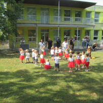 2.odd. Vystoupení pro rodiče na zahradě