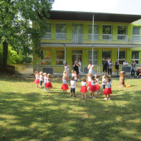 2.odd. Vystoupení pro rodiče na zahradě