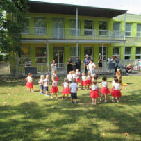 2.odd. Vystoupení pro rodiče na zahradě