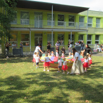 2.odd. Vystoupení pro rodiče na zahradě