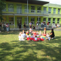 2.odd. Vystoupení pro rodiče na zahradě