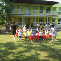 2.odd. Vystoupení pro rodiče na zahradě