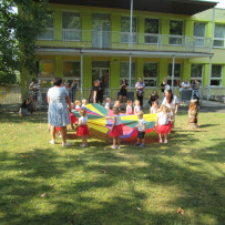 2.odd. Vystoupení pro rodiče na zahradě