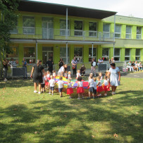 2.odd. Vystoupení pro rodiče na zahradě