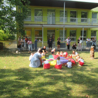 2.odd. Vystoupení pro rodiče na zahradě