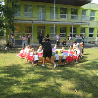 2.odd. Vystoupení pro rodiče na zahradě