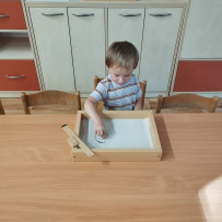 3. oddělení -  naše výtvarka - kreslení do písku