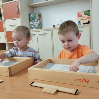 3. oddělení -  naše výtvarka - kreslení do písku